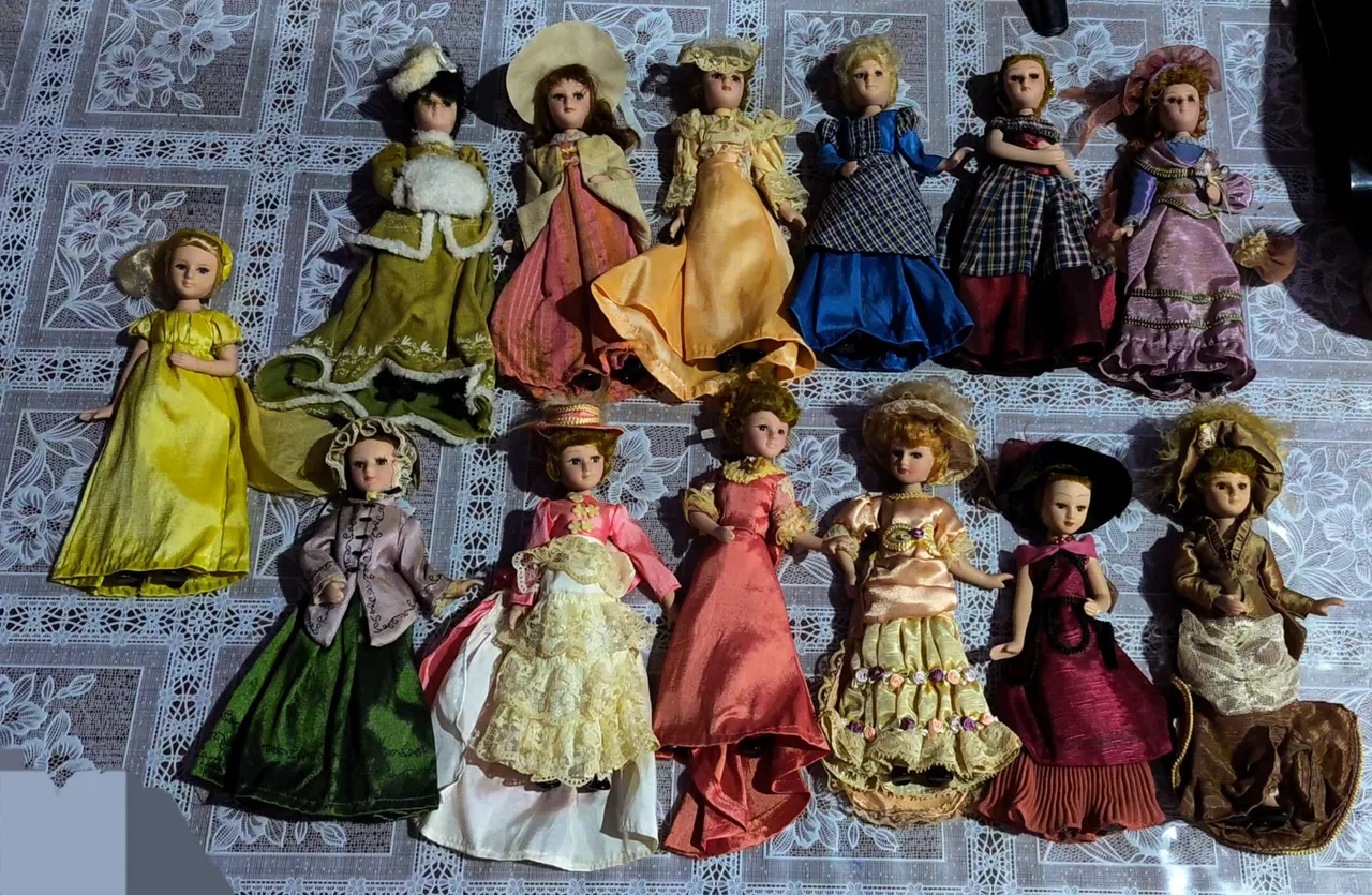 Lindas bonecas antigas de porcelana