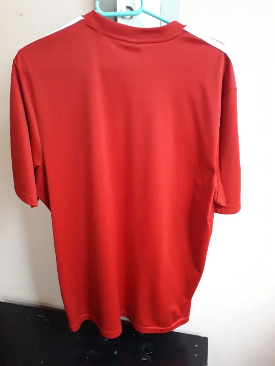 Camiseta Adidas Original na cor vermelha   XL   - Excelente Estado - Rio de Janeiro - Foto 2