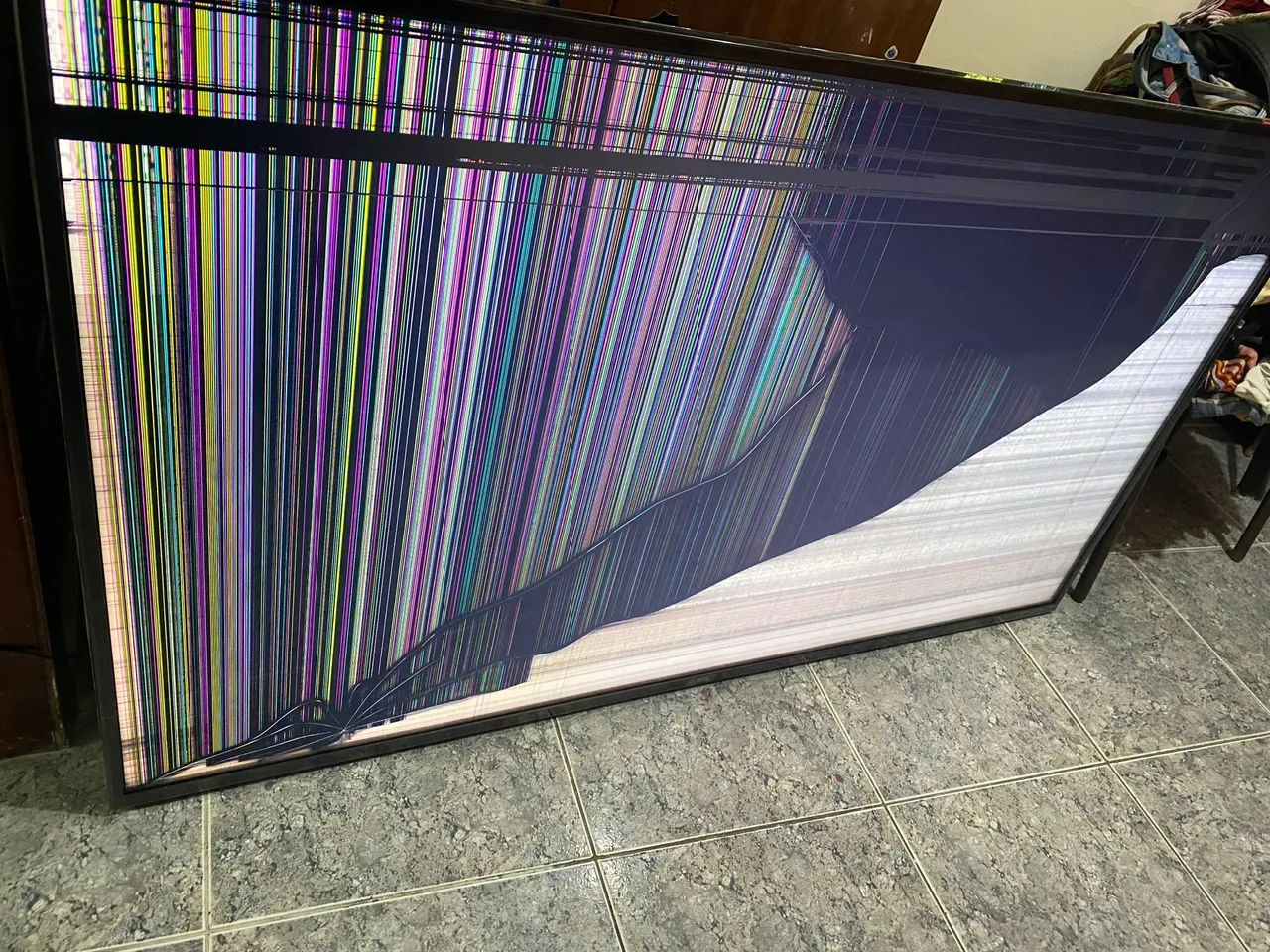 TV LG 65 polegadas (tela quebrada)