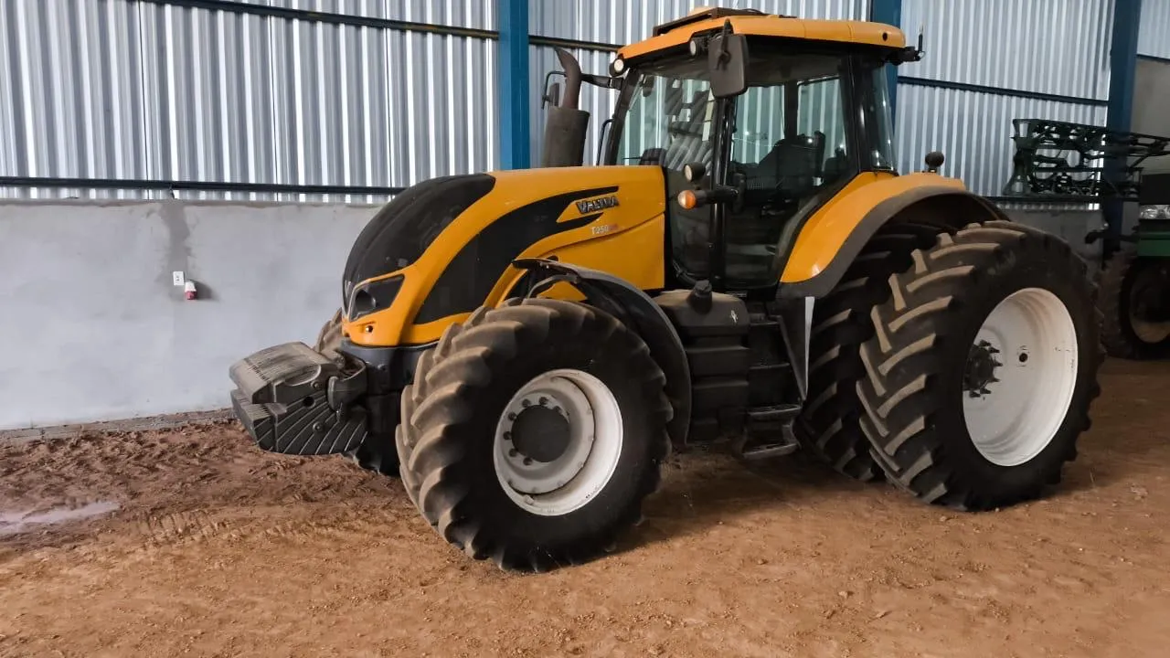 Trator valtra T250