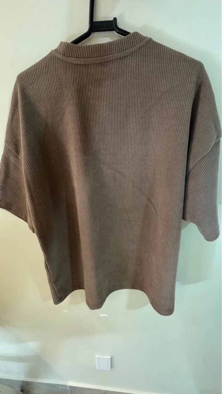 Camiseta Oversize marrom com Detalhe em Renda - Foto 2