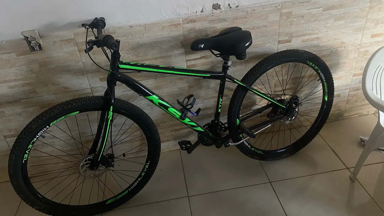 Bicicleta Aro 29 XTR /capacete