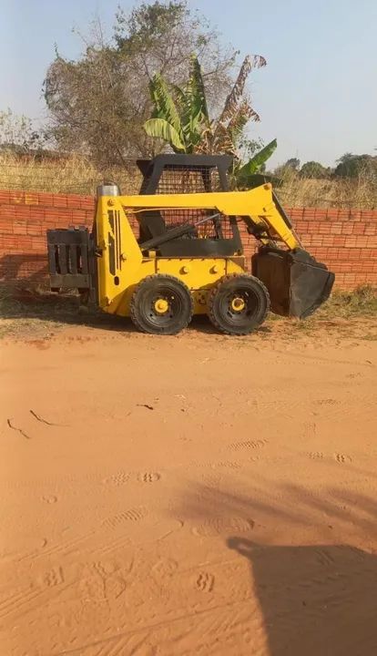 Trator de Pneus Usado