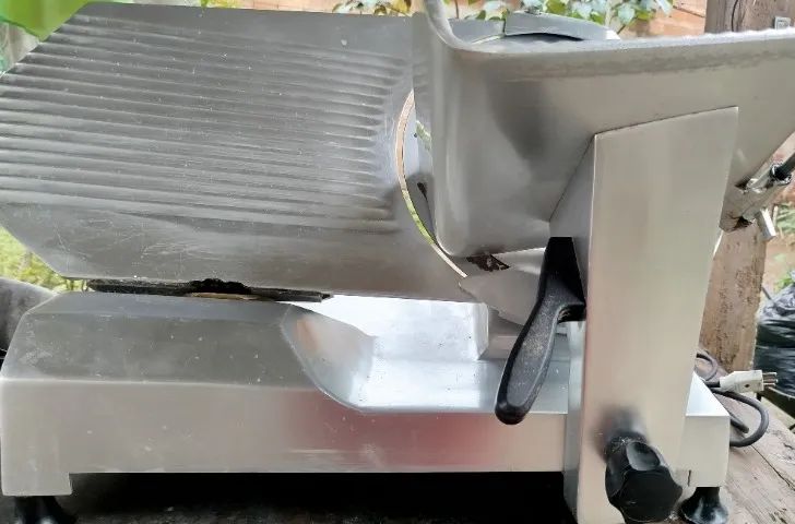 Fatiador de Frios Profissional: Praticidade e Precisão na Sua Cozinha!