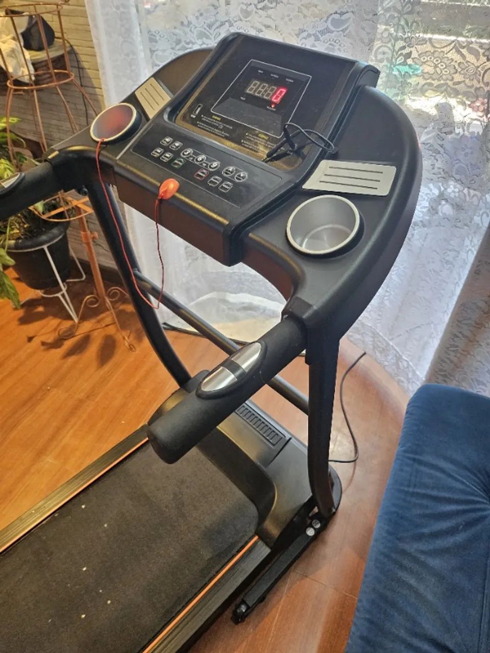 ESTEIRA ERGOMÉTRICA POUQUÍSSIMO USO Academia e Exercícios