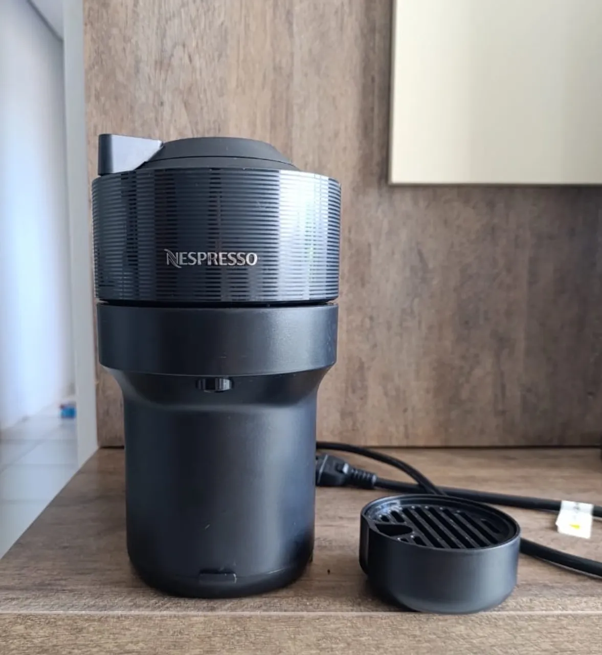Máquina de Café Nespresso POP VERTUO preta