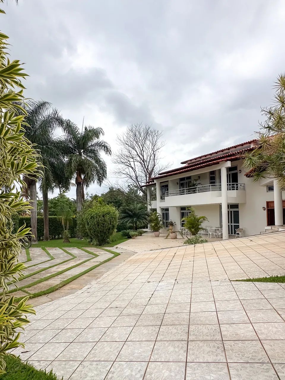 Vendo linda casa no Park Way. 