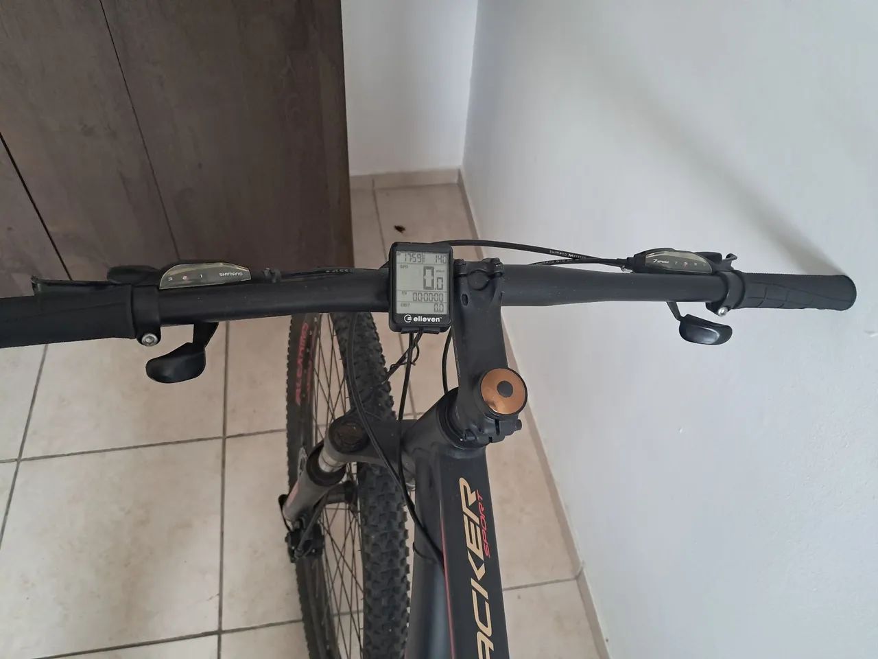 Bicicleta Mtb aro 29 Haker Sport preta e vermelha  - Foto 4