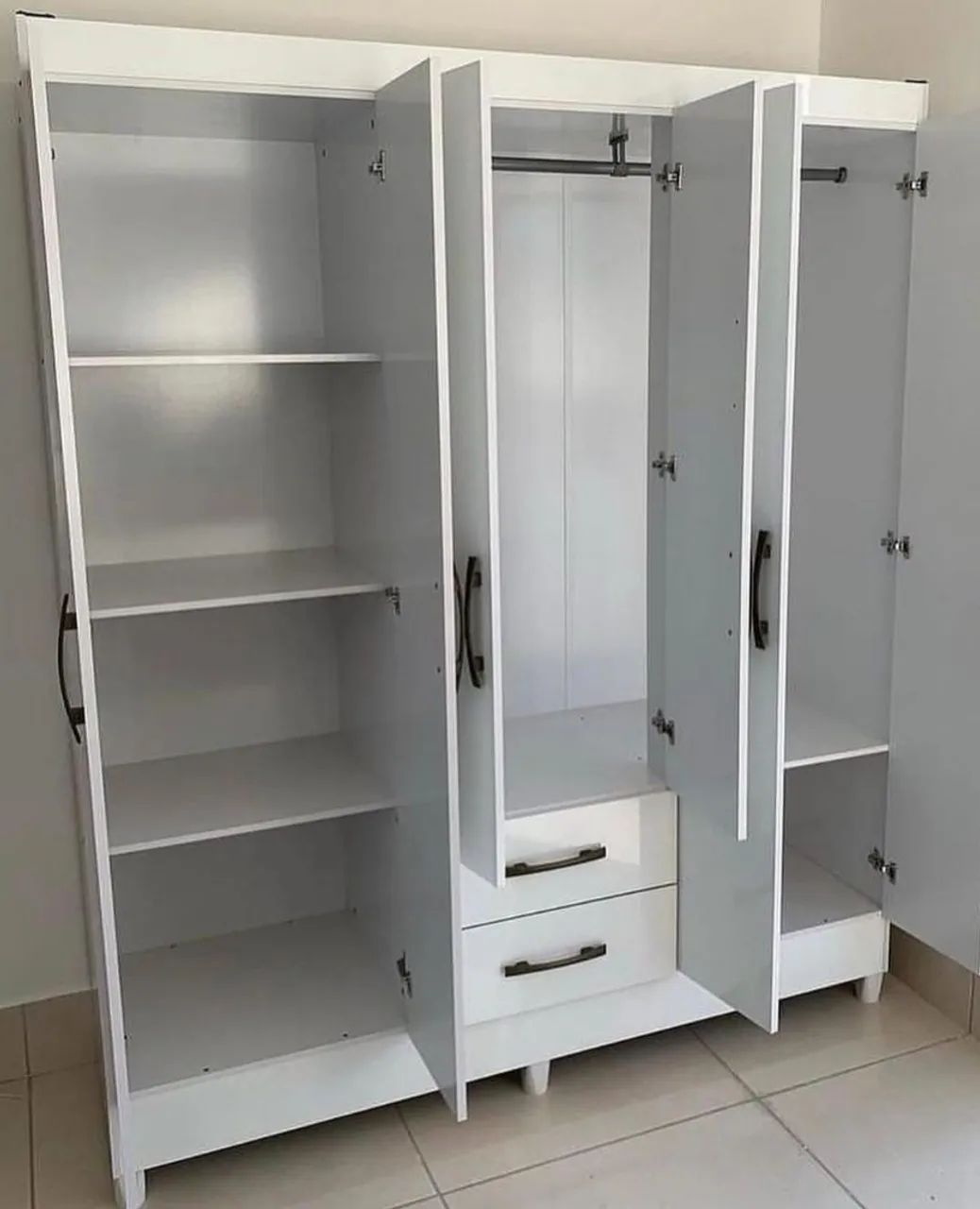 Guarda-Roupa Branco com 6 Portas e Gavetas - Foto 2