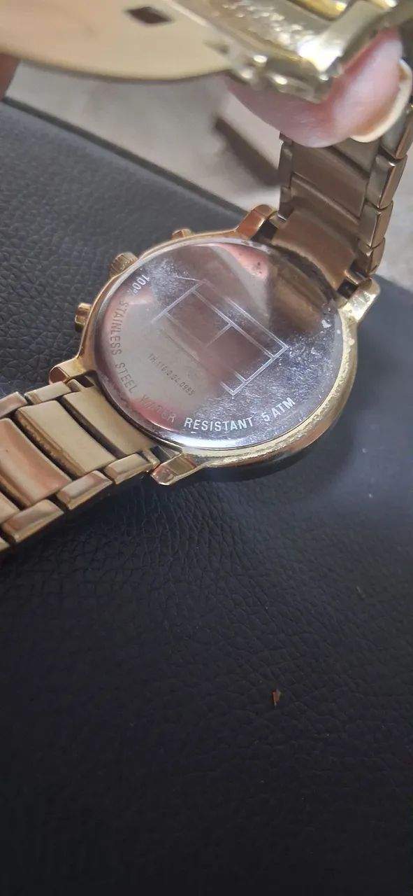 Relógio feminino TOMMY dourado com strass em volta - Foto 4