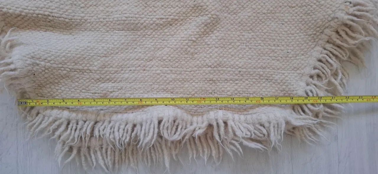 Poncho de lã artesanal bege com gola - Foto 4
