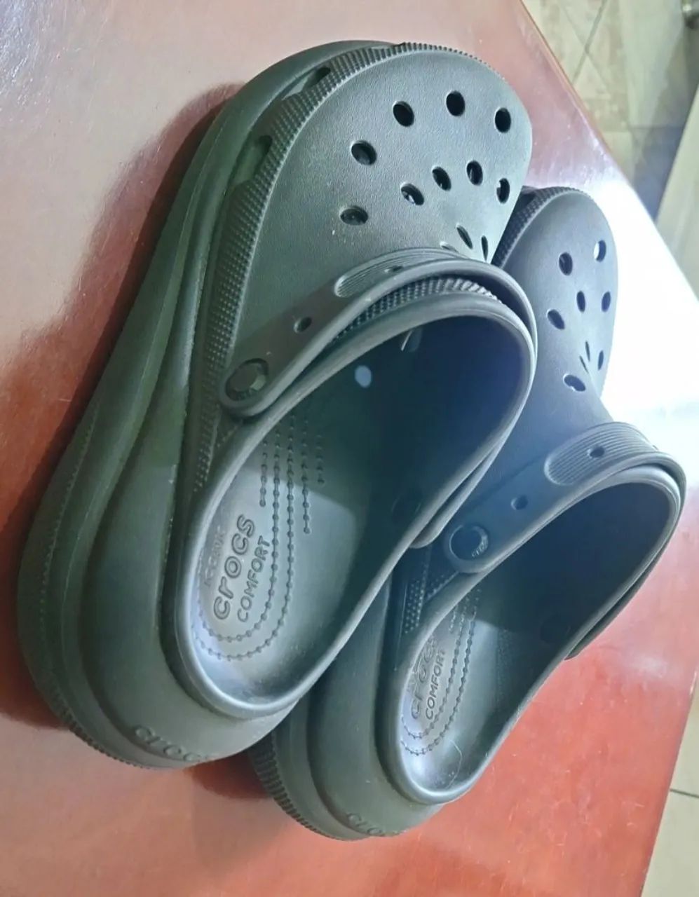 Sandalia Crocs Crush Classic - Foto 3