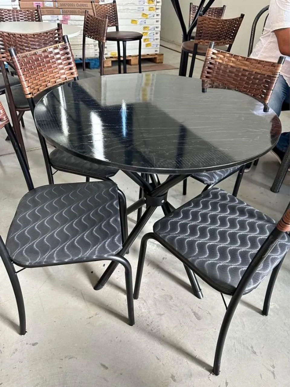 Mesa de Jantar Redonda 4 Cadeiras só R$599 com entrega rápida  - Foto 2