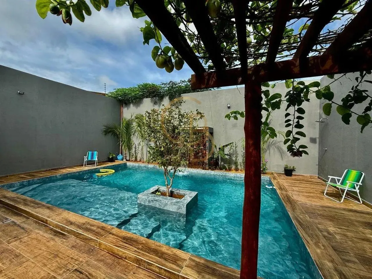 LINDO SOBRADO COM FINO ACABAMENTO, ÁREA GOURMET, PISCINA E MUITO ESPAÇO