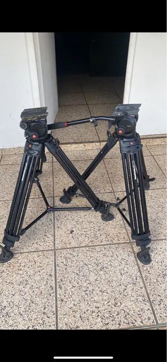 Dois tripés manfrotto - Foto 2
