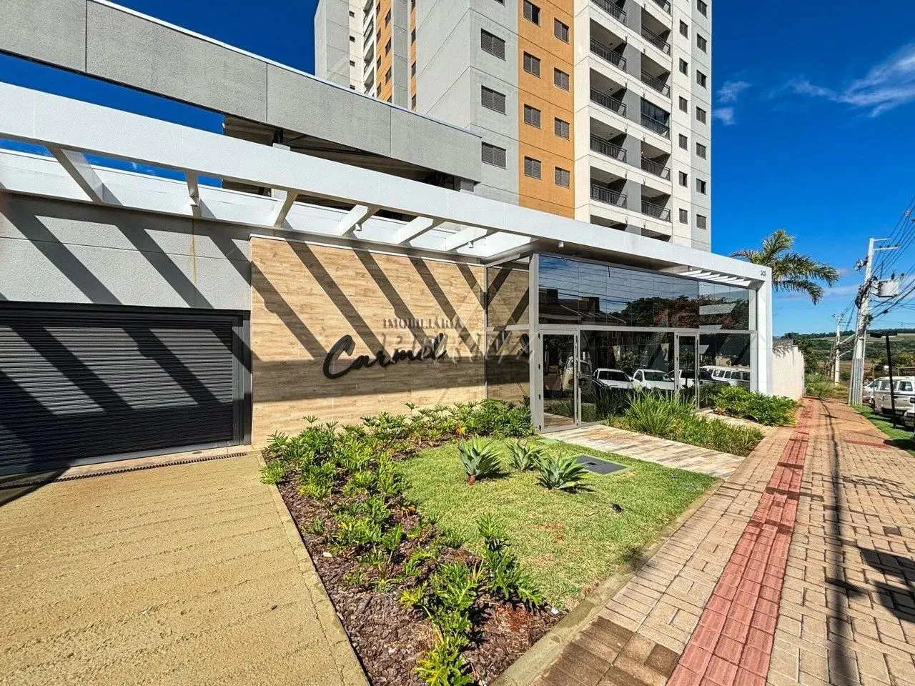Apartamento para alugar na Gleba Palhano em Londrina, Edif´cio Carmel.