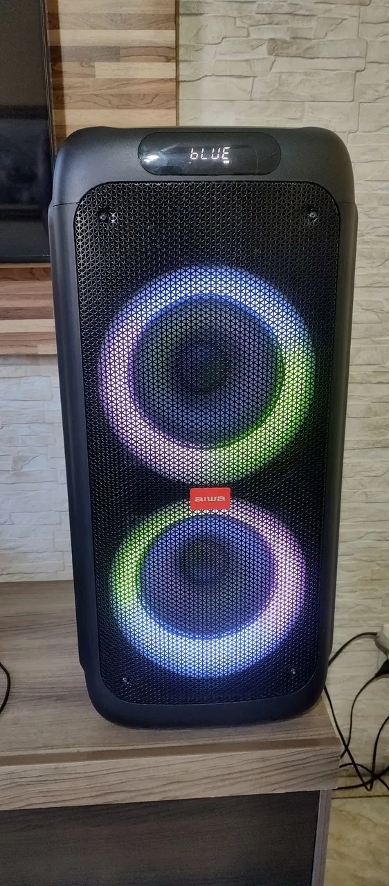 Caixa de som Aiwa com luzes RGB