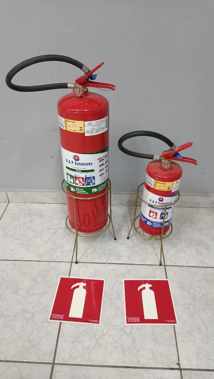Kit completo Extintores de Incêndio com suporte