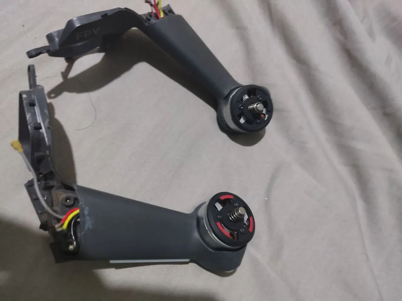 Par de Braços traseiros do DJI FPV Completos .