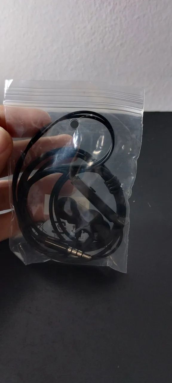 Fone de ouvido Preto 64167705161090120