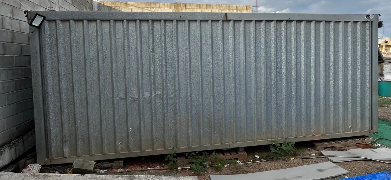  Contêiner Moradia ou Canteiro de Obras  com porta e janelas!!! Tamanho 6,00x2,25x2,30 - Foto 3
