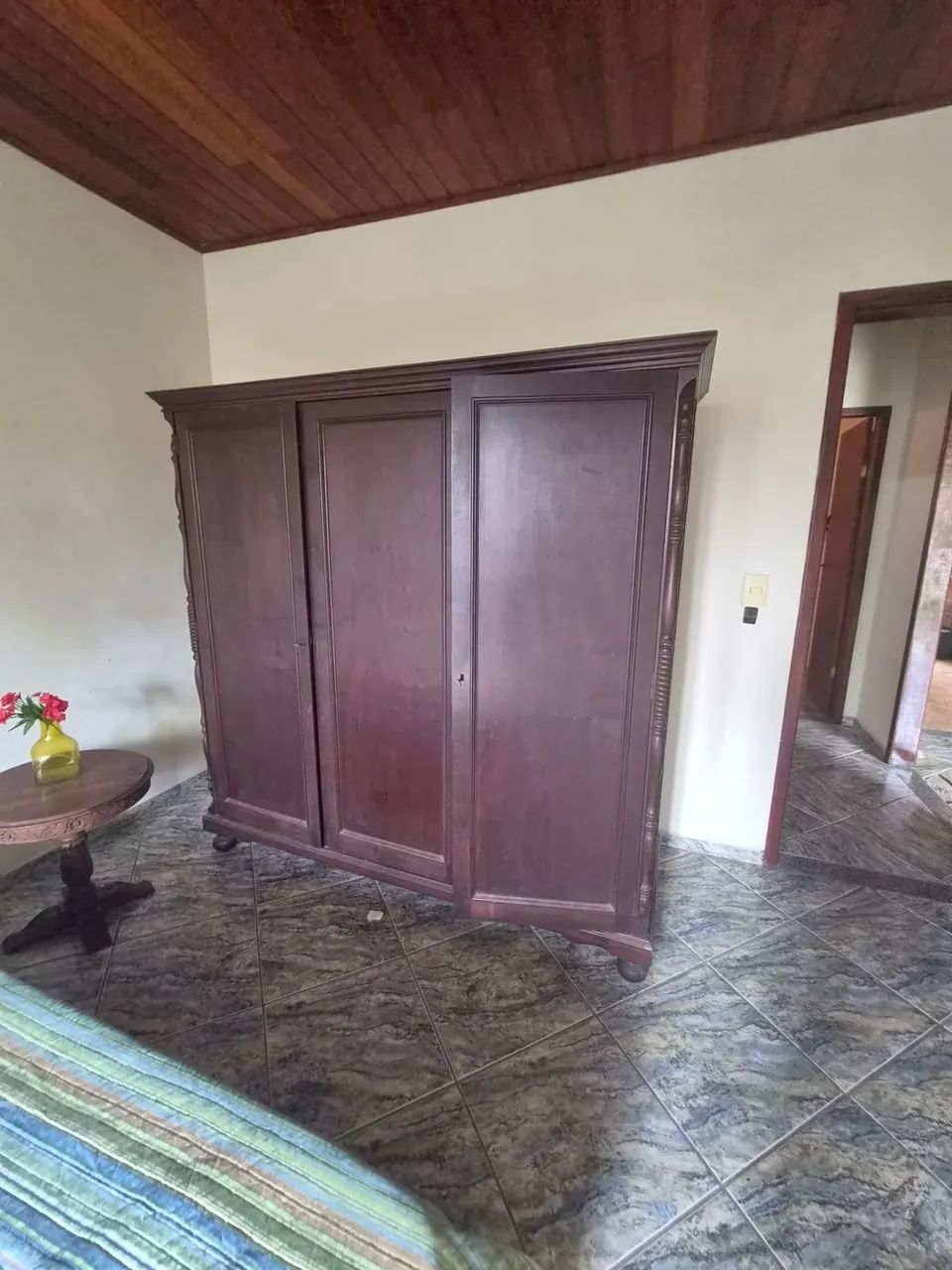 Guarda roupa antigo