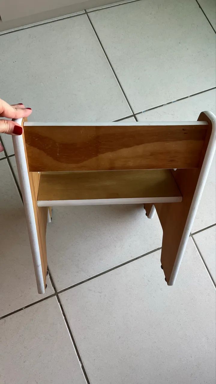 Mesa com cadeira de madeira infantil  - Foto 5