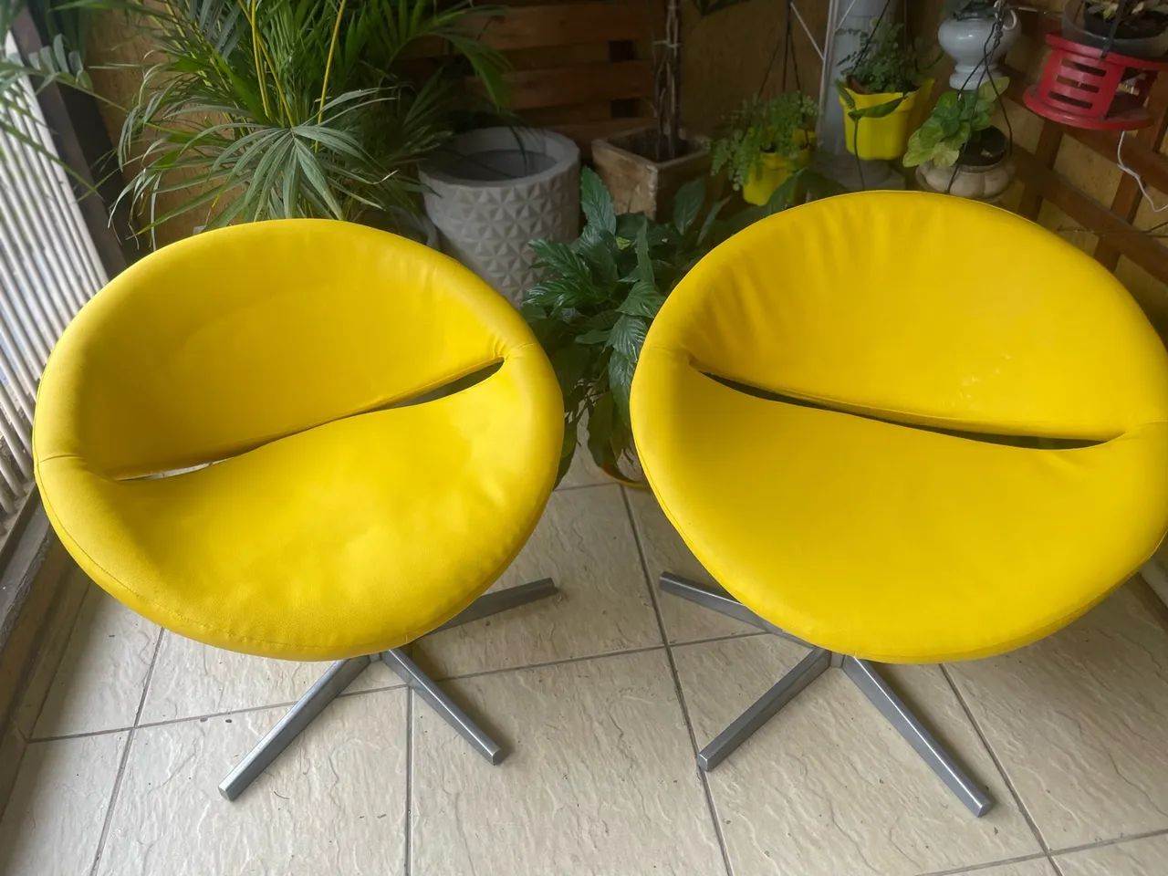 2 poltronas giratória amarela - Foto 5