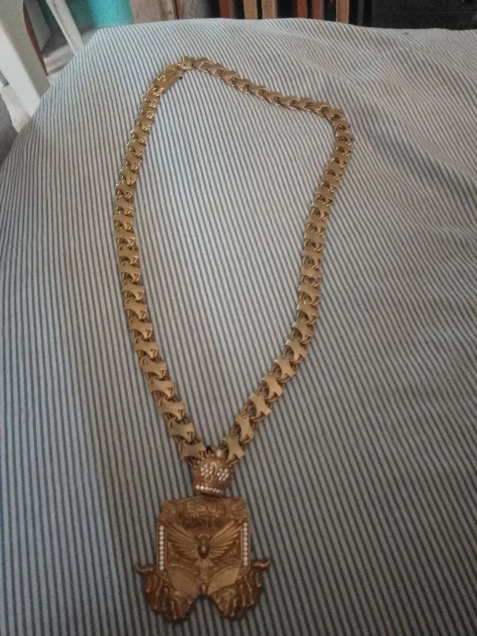 Vendo cordão de moeda antiga top grande