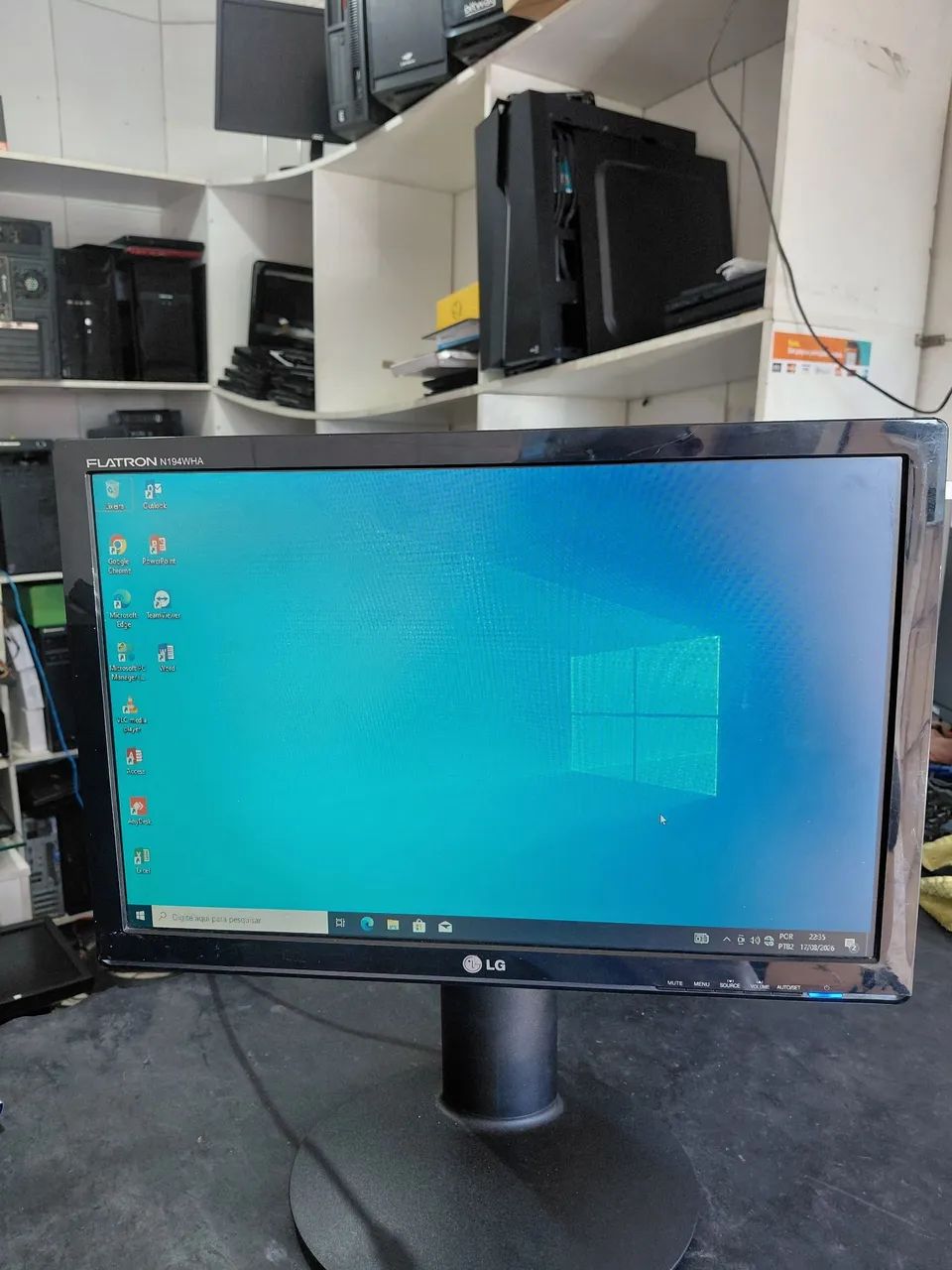MONITOR LG COM PÉ GIRATÓRIO 
