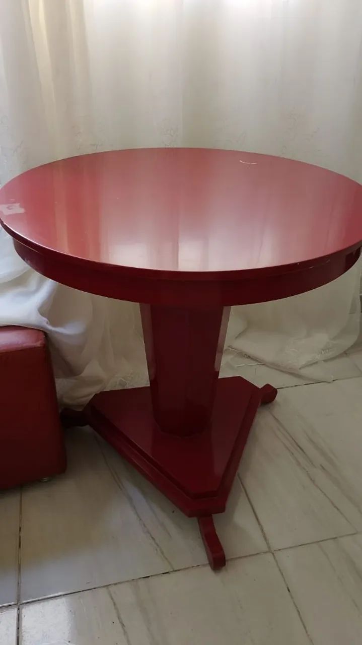 Vendo linda, mesa para colocar em sala.