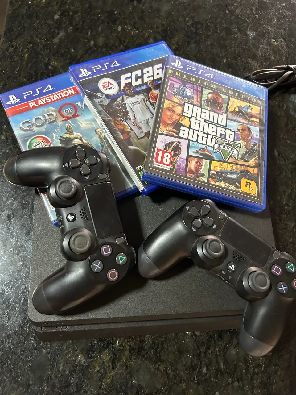 PS4 + 3 jogos 