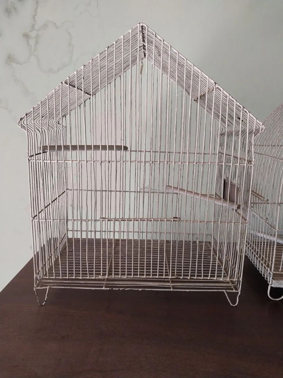 Gaiola formato de casa.