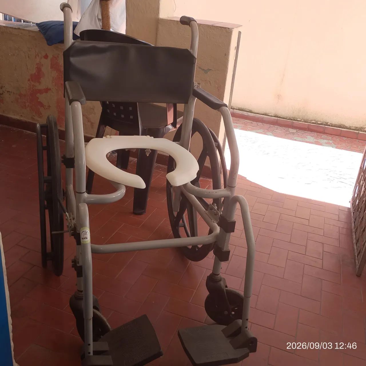 Cadeira de rodas para banho