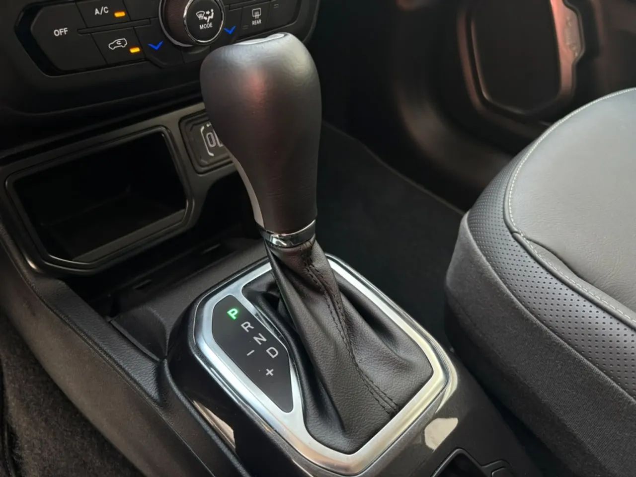 Jeep Renegade Long. T270 1.3 TB 4x2 Flex Aut., foto 12 de 16