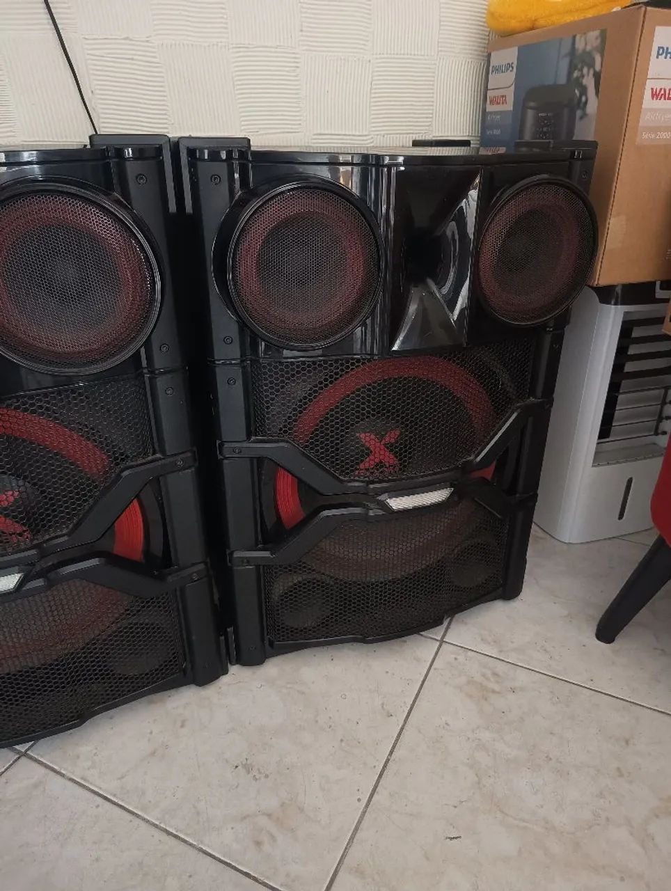 Vendo 2 caixas de som LG com falantes de 15 e 10 polegadas  - Foto 2