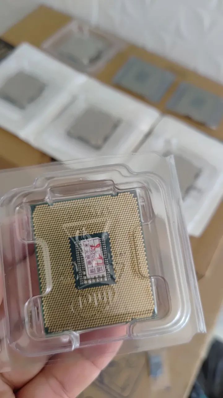 Intel® Xeon® E5-2630 v4 Cache de 25M, 3.1 GHz<br>Cache de 25M, 2,20 GHz - Foto 2