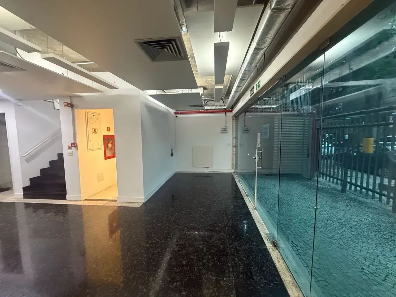 Oportunidade Única: Prédio Comercial Completo e Estruturado em Localização Premium - Foto 2