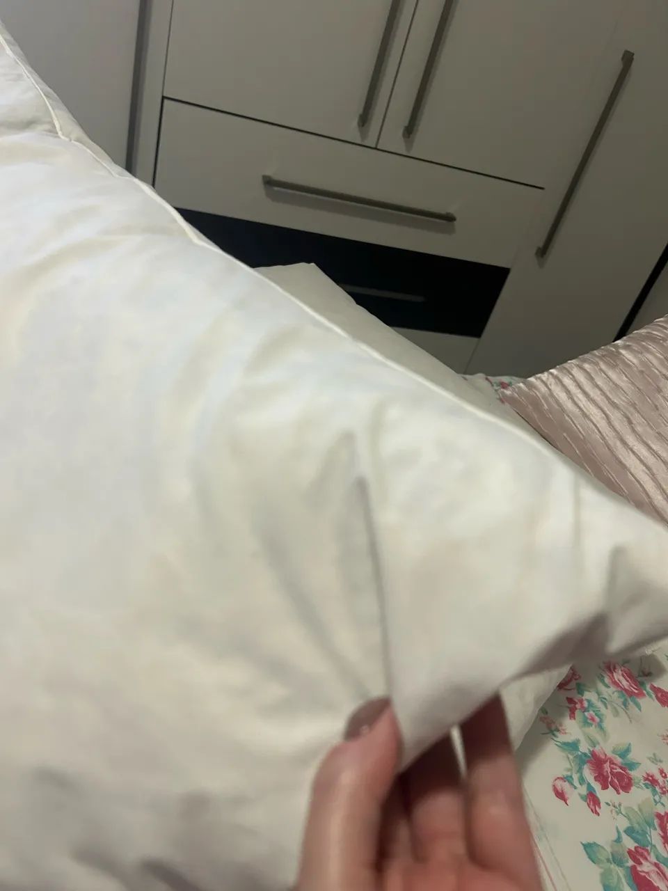 Vendo travesseiros pena de ganso. - Foto 2