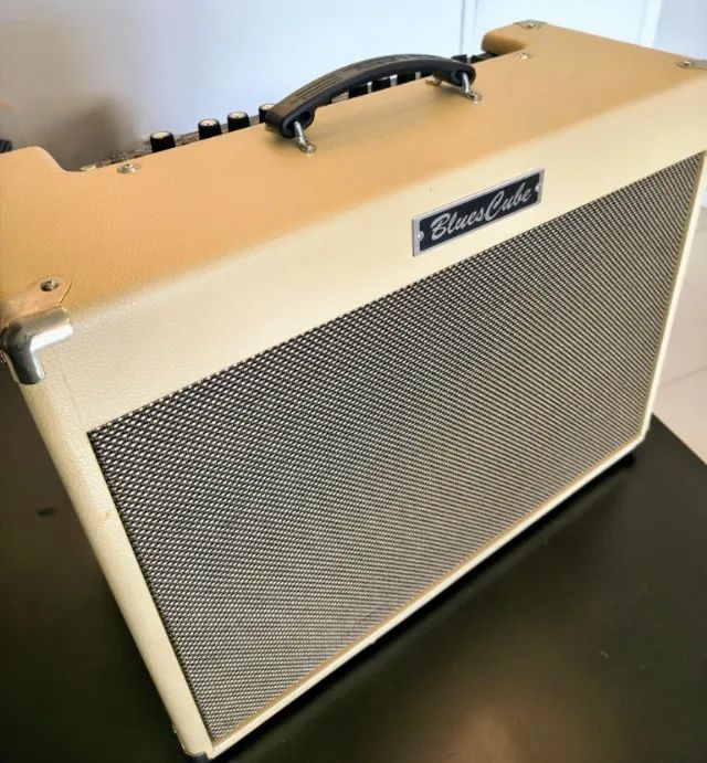 Amplificador Roland Blues Cube Artist 80w + Tone Capsule + Case