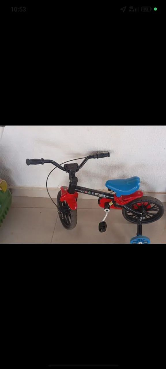 Carrinho e bicicleta 