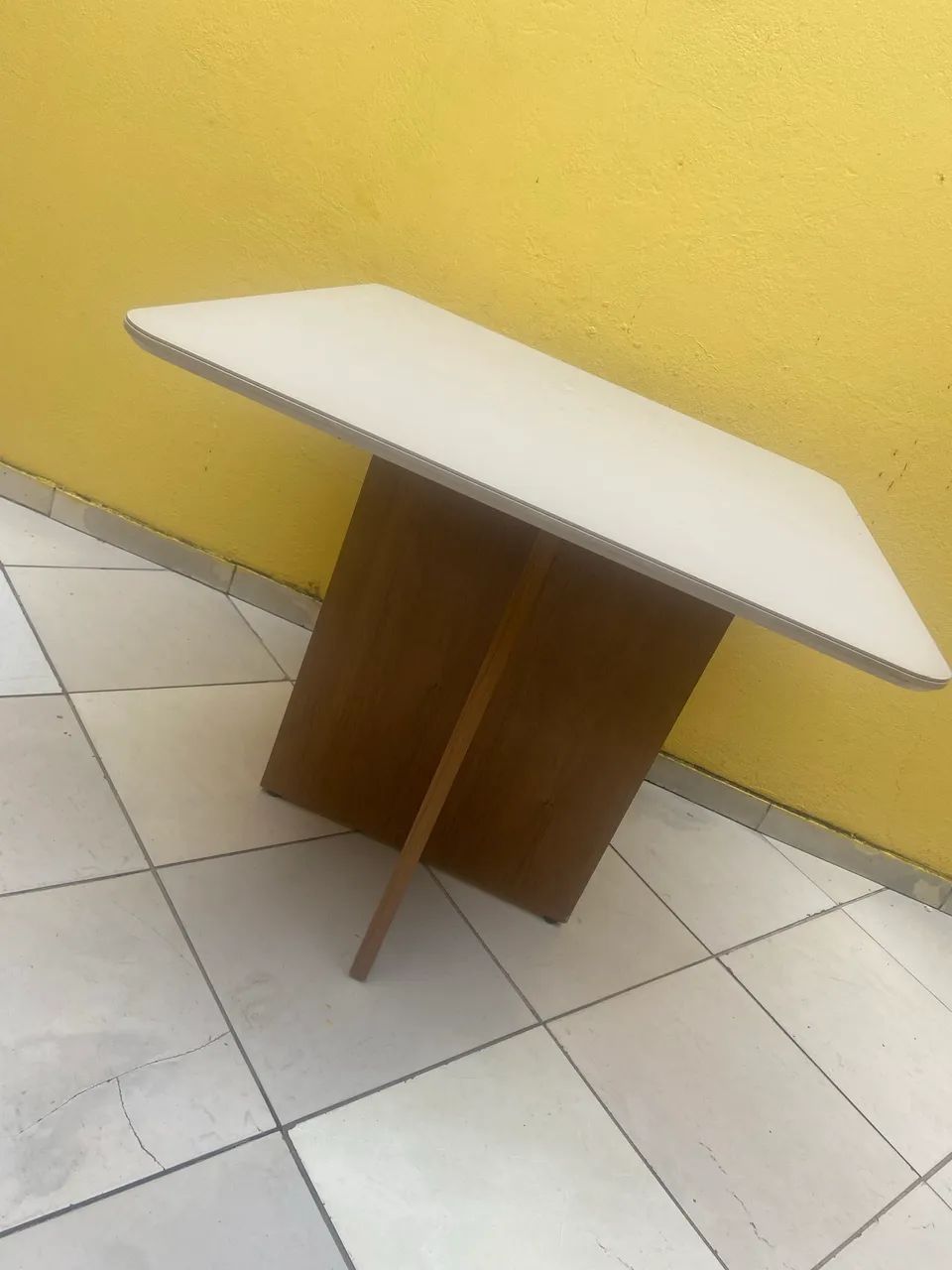 Mesa com tampo de vidro com 4 cadeiras  - Foto 3