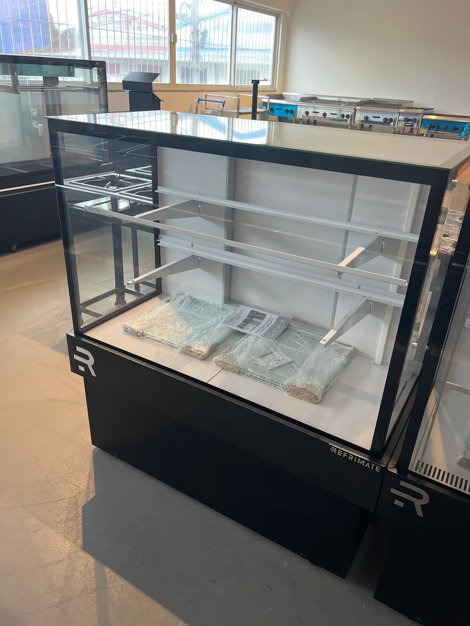 Vitrine seca - Refrimate - Nova - Pronta entrega 