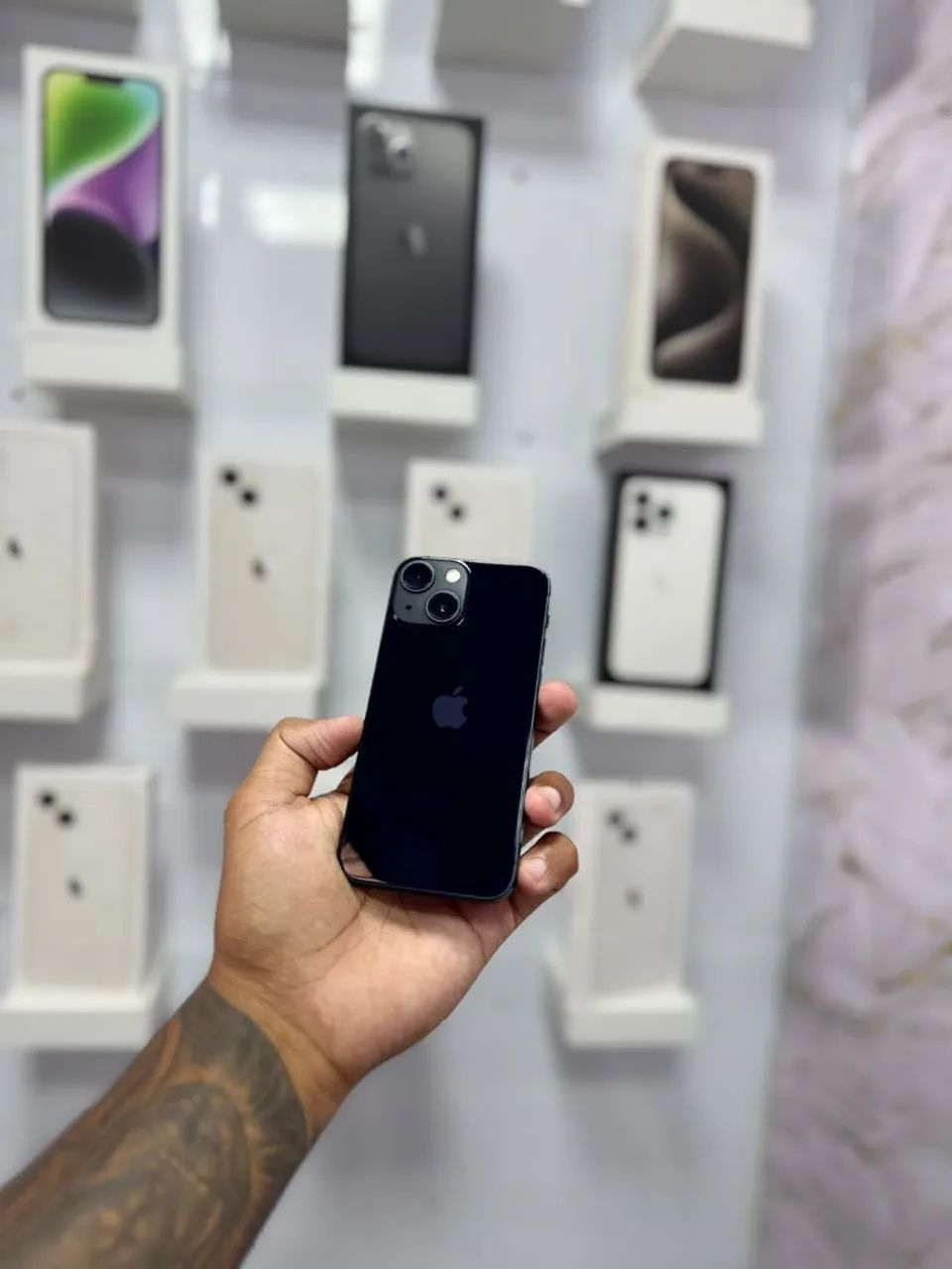IPHONE 14 PLUS 256GB<br>R$ 3.050,00