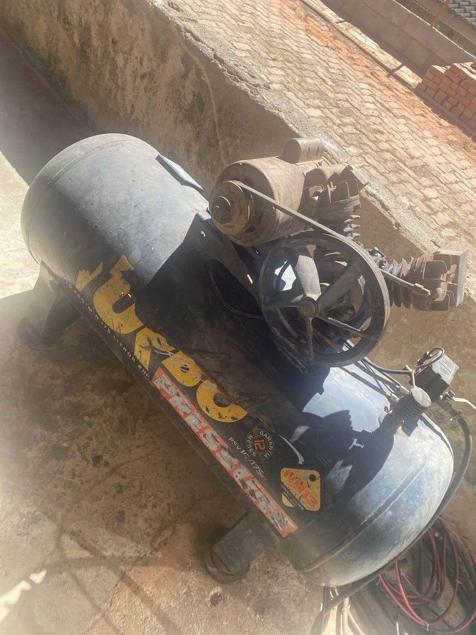 Compressor 175 litros 10 pés e 2 HP com mangueira