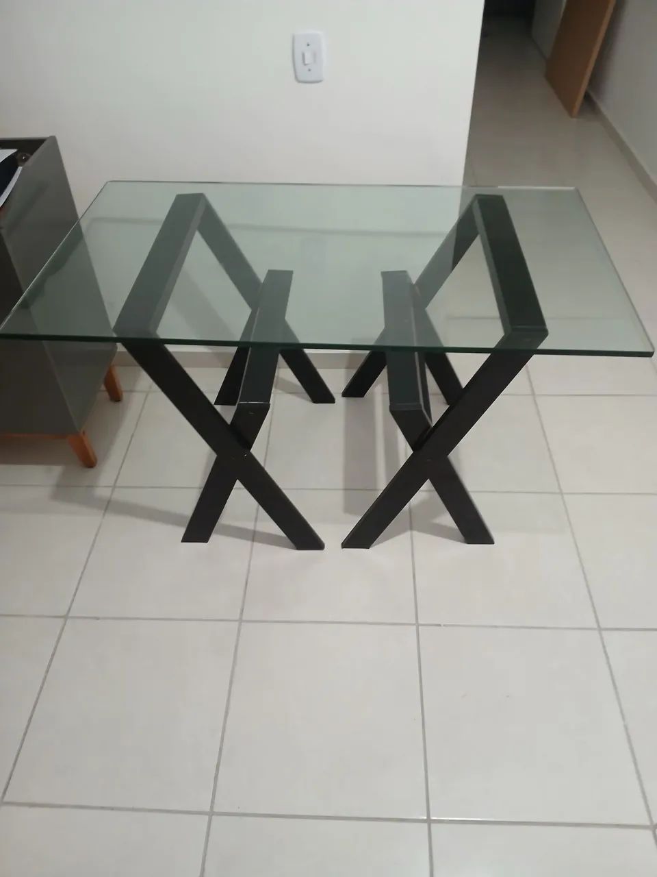 Mesa de Vidro 1,30m + 2 Cavaletes Pretos Modernos