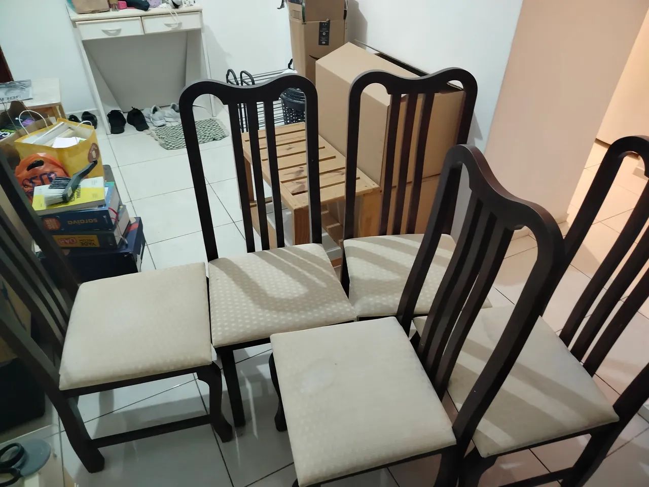 Conjunto de 5 cadeiras de jantar de madeira