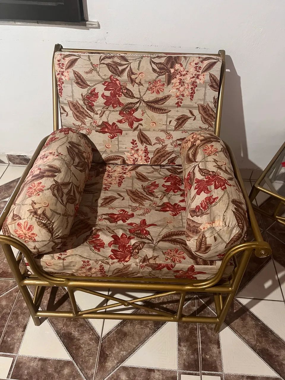 Conjunto de Duas Poltronas + Mesa de centro de vidro