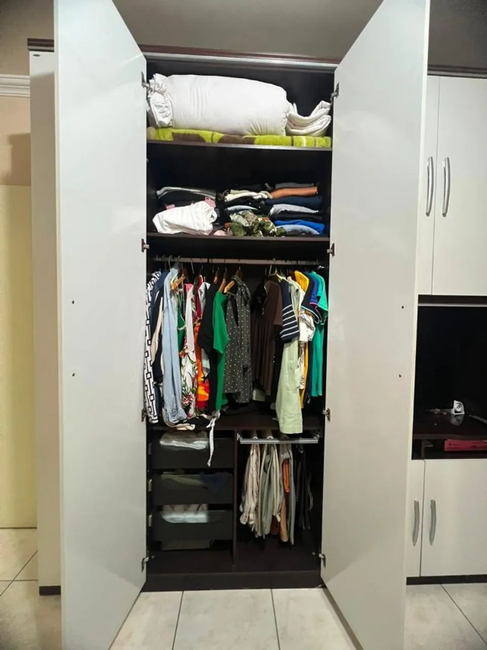 Armario Guarda Roupas Grande Madeira  - Foto 4