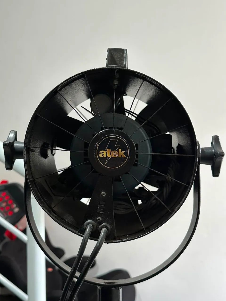 Vendo Ventilador Profissional Atek com tripé  - Foto 3